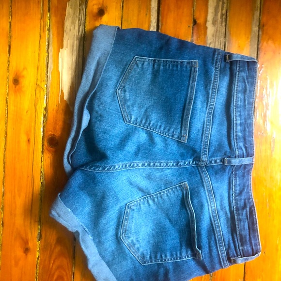 H&M high rise jean shorts - Picture 2 of 2